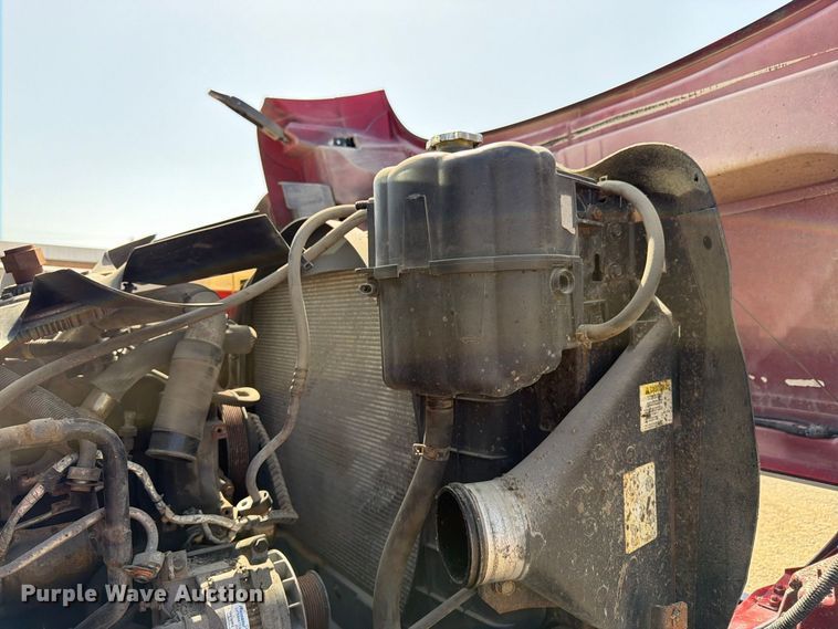 image for item EW5050 2010 International SF525 dump truck