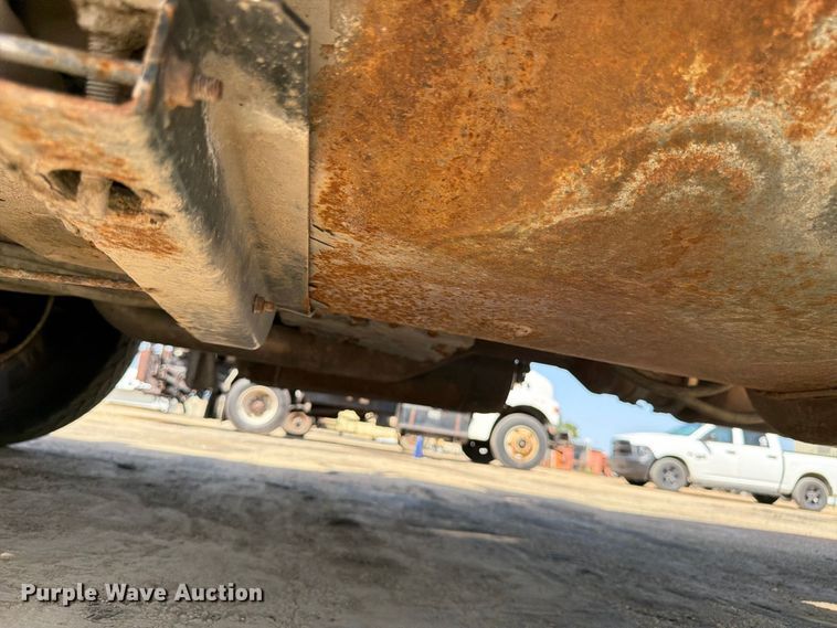 image for item EW5050 2010 International SF525 dump truck