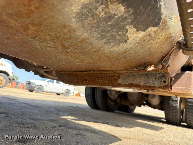 image for item EW5050 2010 International SF525 dump truck