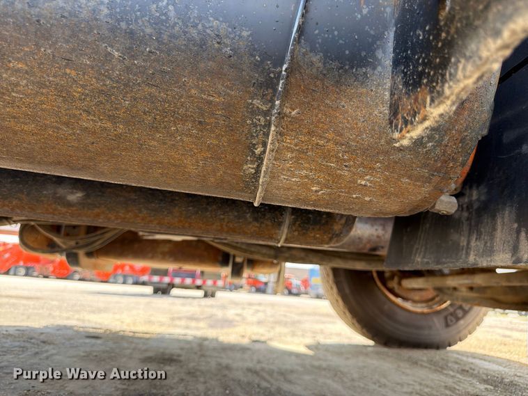 image for item EW5050 2010 International SF525 dump truck