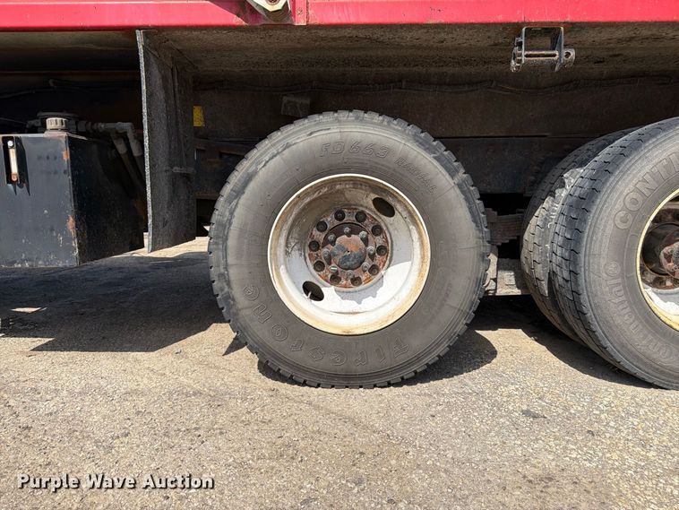 image for item EW5050 2010 International SF525 dump truck