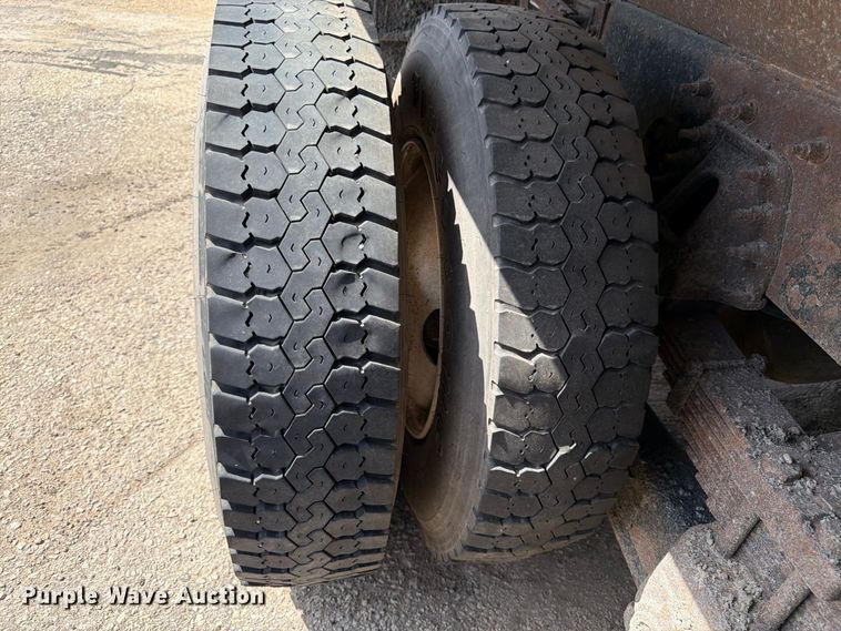 image for item EW5050 2010 International SF525 dump truck