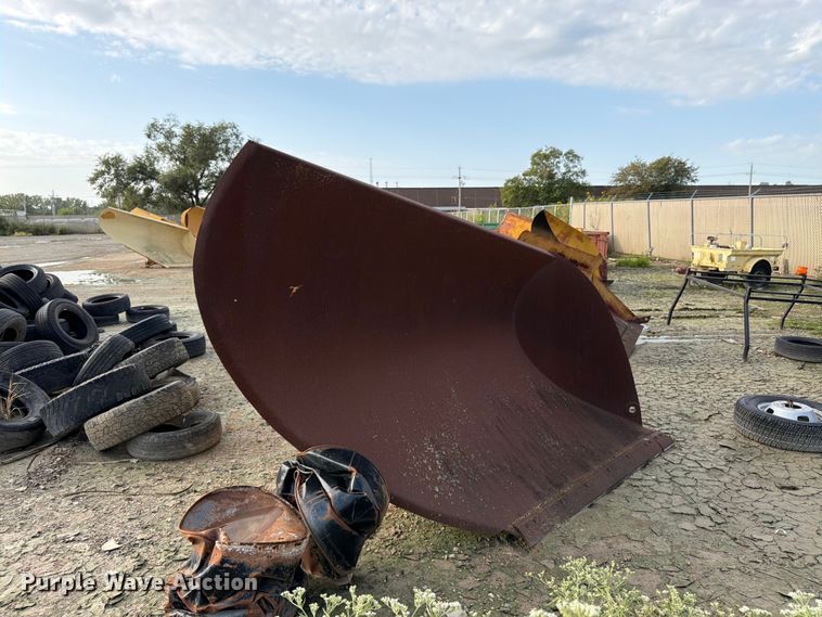 image for item EW5057 1979 Falls V90 V Plow