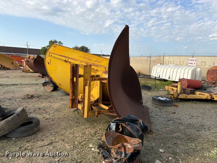 image for item EW5057 1979 Falls V90 V Plow