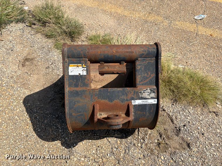 image for item EW5061 2009 Central Fabricators WR XLS backhoe bucket