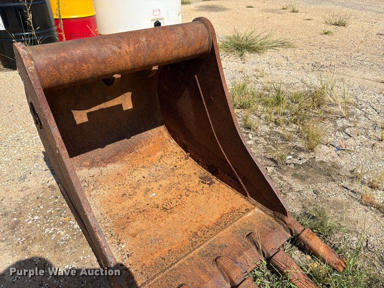 image for item EW5062 2009 Central Fabricators WR XLS backhoe bucket