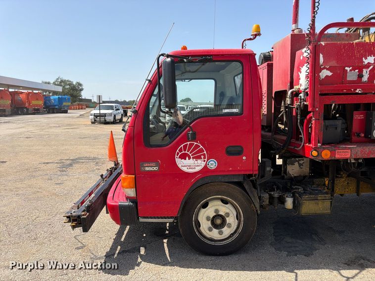 image for item EW5063 2004 GMC W5 paint striper truck