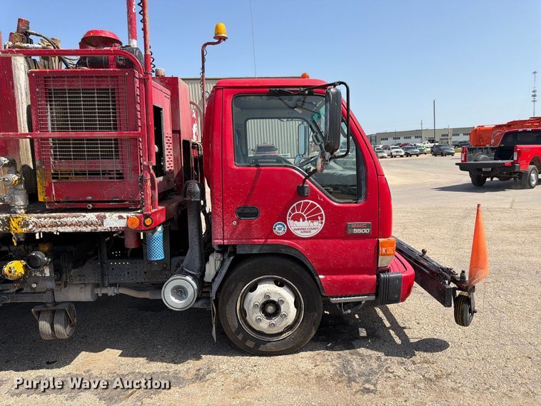 image for item EW5063 2004 GMC W5 paint striper truck