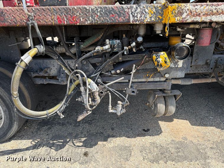 image for item EW5063 2004 GMC W5 paint striper truck