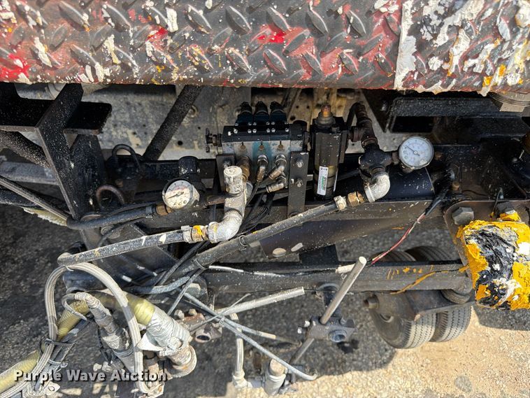 image for item EW5063 2004 GMC W5 paint striper truck