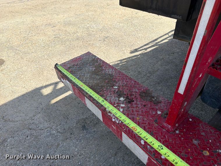 image for item EW5063 2004 GMC W5 paint striper truck