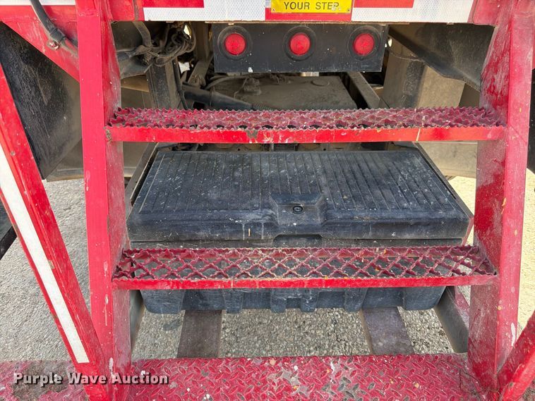 image for item EW5063 2004 GMC W5 paint striper truck