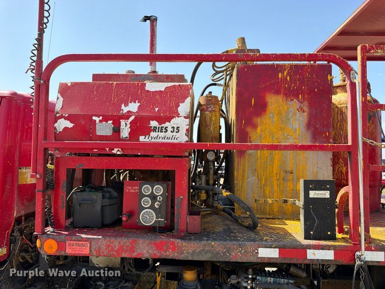 image for item EW5063 2004 GMC W5 paint striper truck