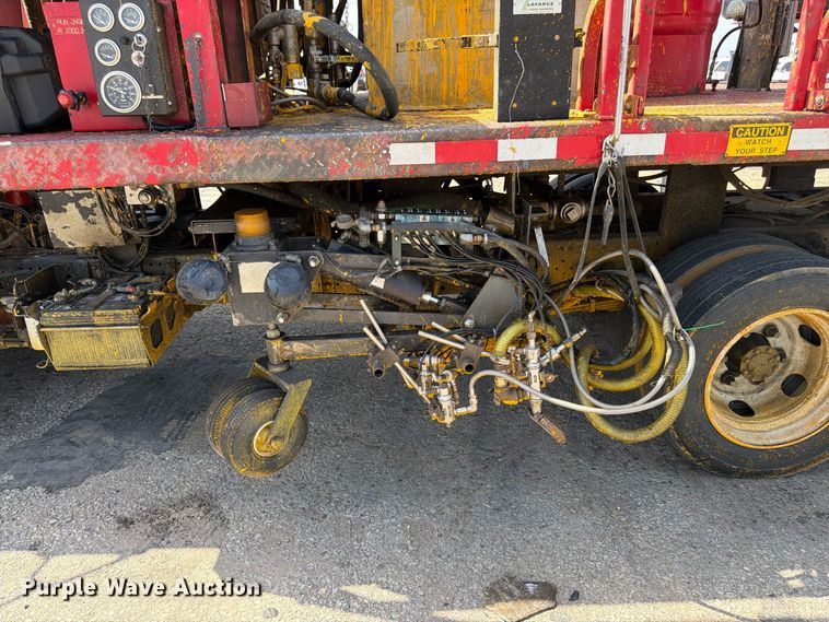 image for item EW5063 2004 GMC W5 paint striper truck