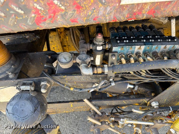 image for item EW5063 2004 GMC W5 paint striper truck