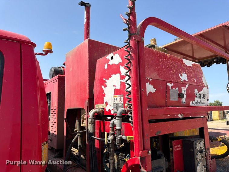 image for item EW5063 2004 GMC W5 paint striper truck