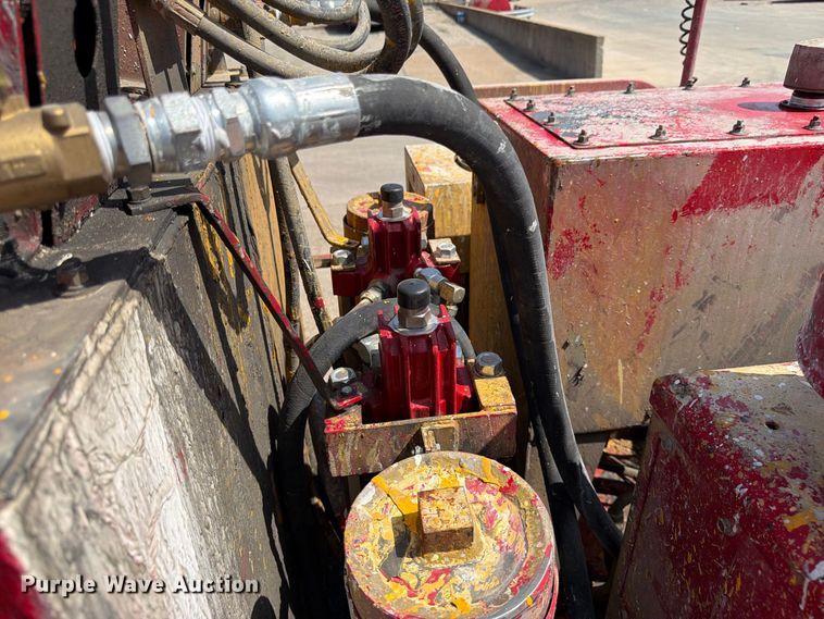 image for item EW5063 2004 GMC W5 paint striper truck