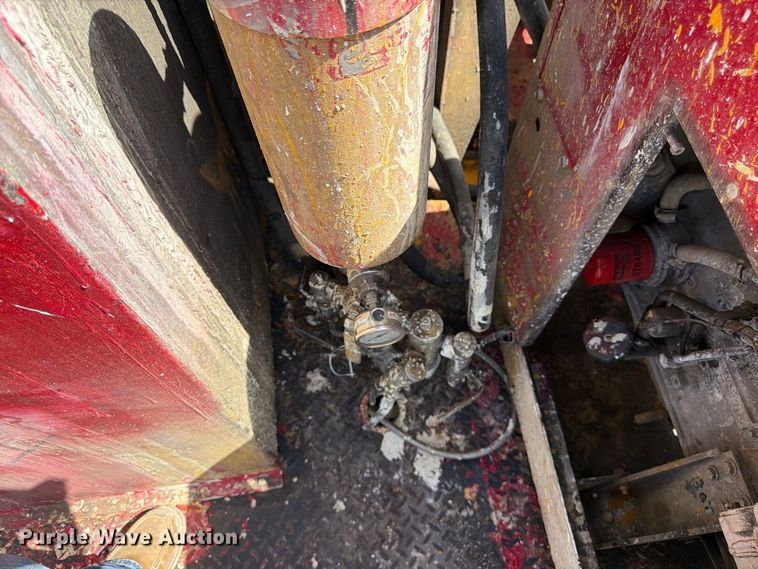 image for item EW5063 2004 GMC W5 paint striper truck