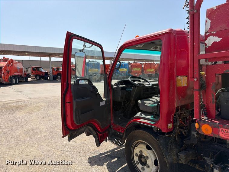 image for item EW5063 2004 GMC W5 paint striper truck