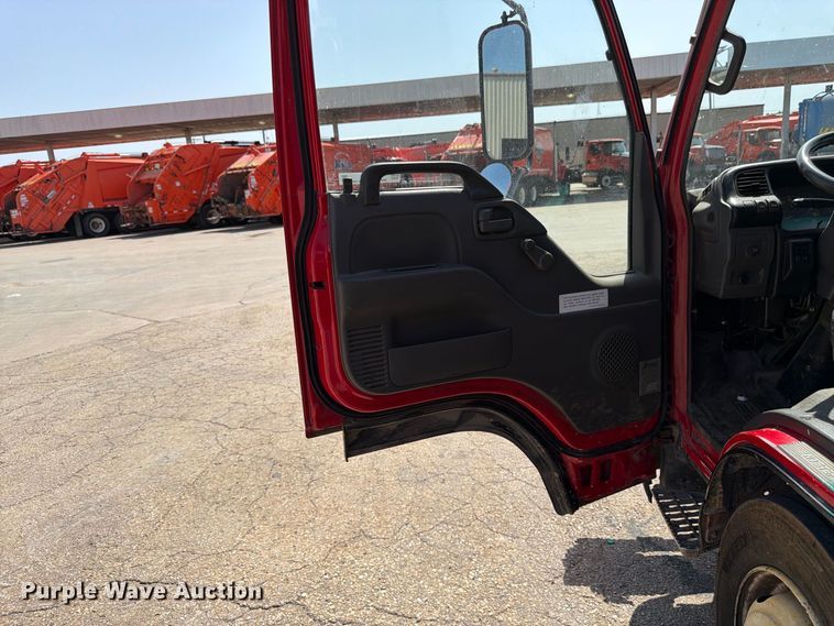 image for item EW5063 2004 GMC W5 paint striper truck
