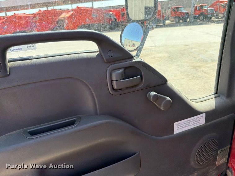 image for item EW5063 2004 GMC W5 paint striper truck
