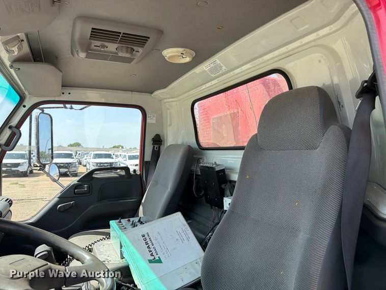 image for item EW5063 2004 GMC W5 paint striper truck