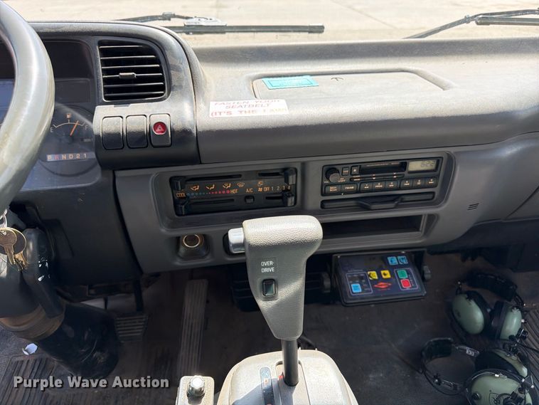 image for item EW5063 2004 GMC W5 paint striper truck