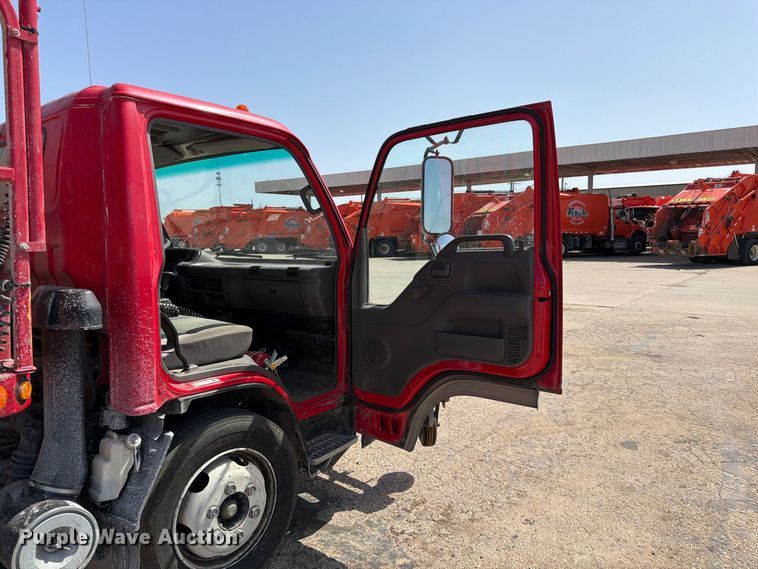 image for item EW5063 2004 GMC W5 paint striper truck