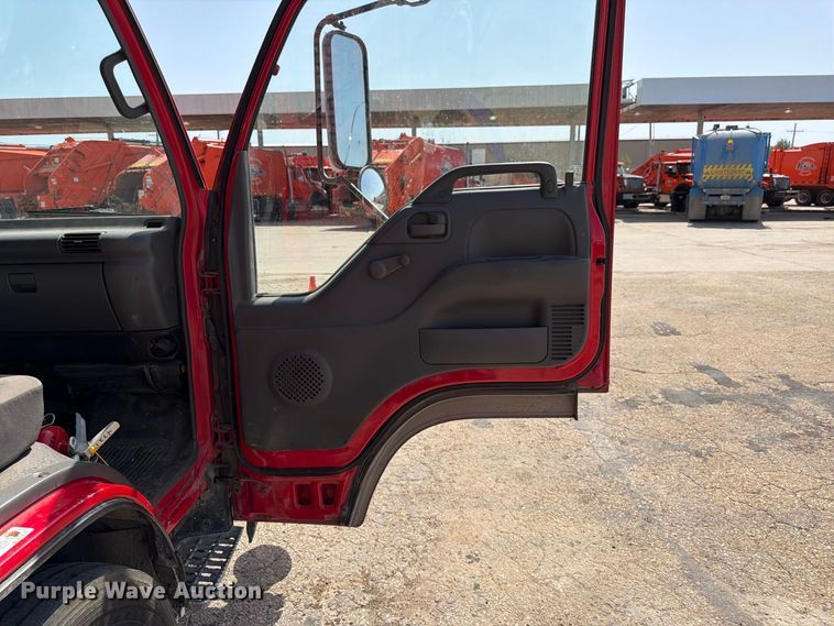 image for item EW5063 2004 GMC W5 paint striper truck