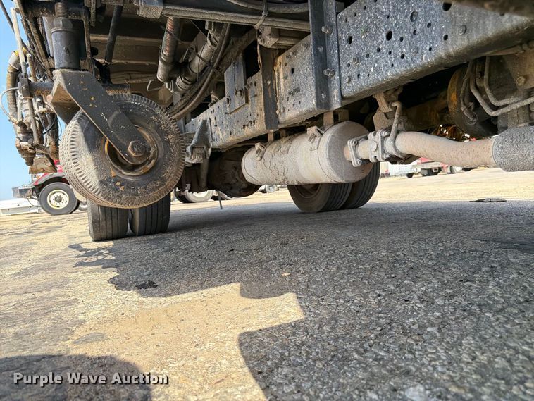 image for item EW5063 2004 GMC W5 paint striper truck