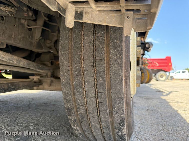 image for item EW5063 2004 GMC W5 paint striper truck