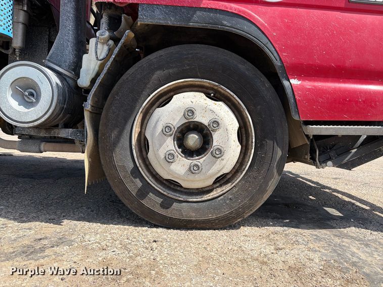 image for item EW5063 2004 GMC W5 paint striper truck