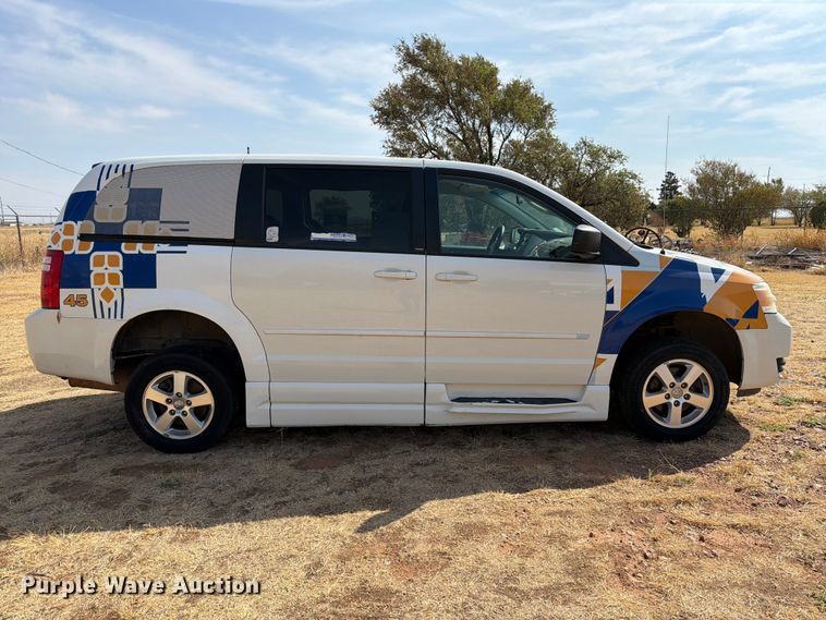 image for item EW8937 2010 Dodge Grand Caravan van