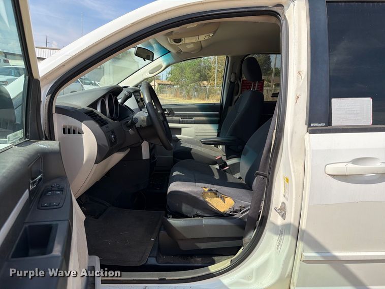 image for item EW8937 2010 Dodge Grand Caravan van