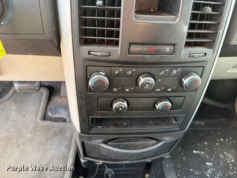 image for item EW8937 2010 Dodge Grand Caravan van