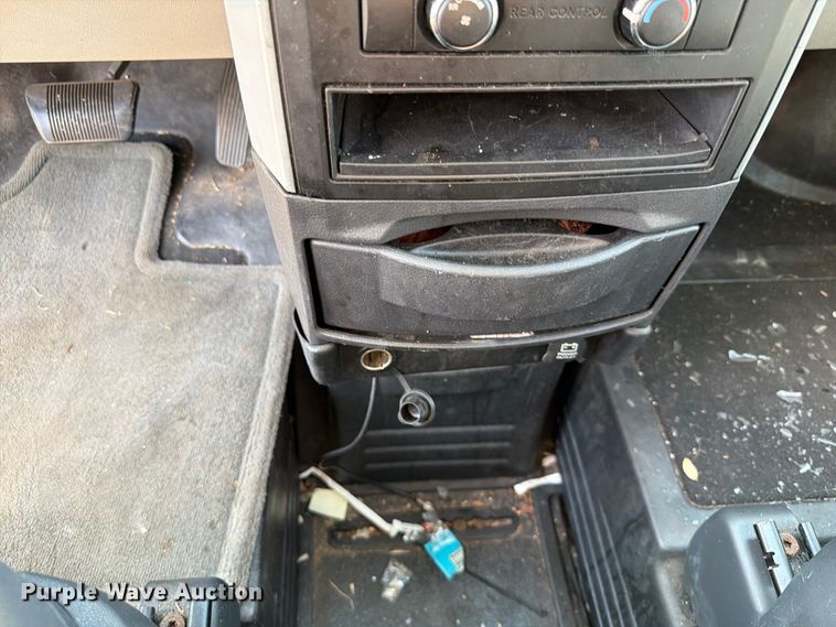 image for item EW8937 2010 Dodge Grand Caravan van