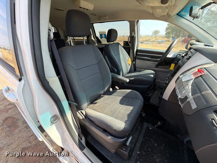 image for item EW8937 2010 Dodge Grand Caravan van