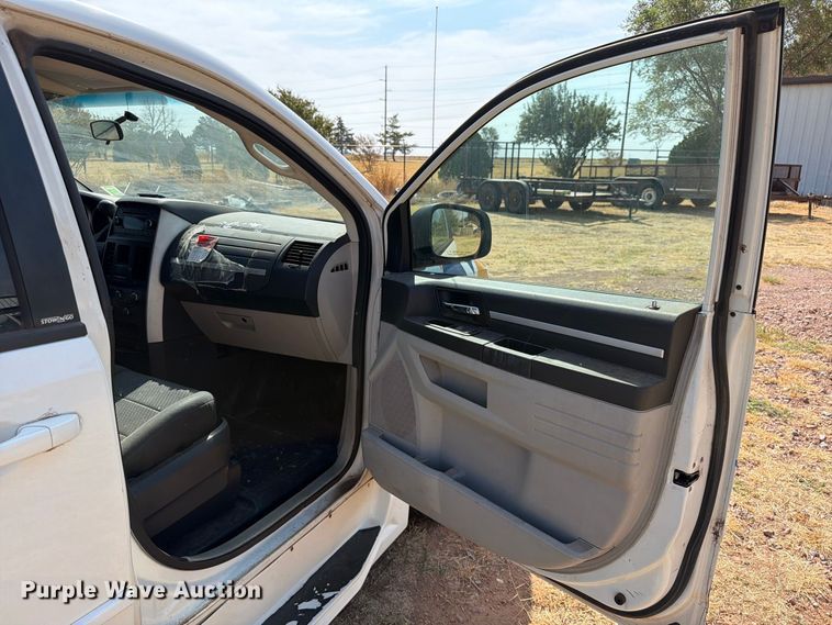 image for item EW8937 2010 Dodge Grand Caravan van