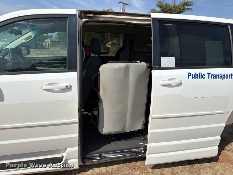 image for item EW8937 2010 Dodge Grand Caravan van