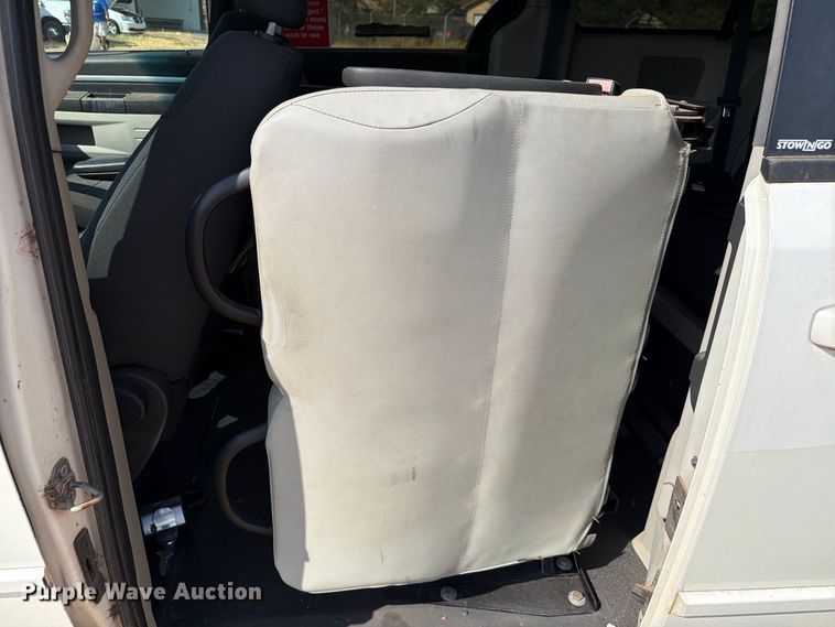 image for item EW8937 2010 Dodge Grand Caravan van