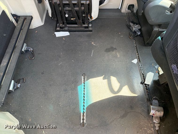 image for item EW8937 2010 Dodge Grand Caravan van