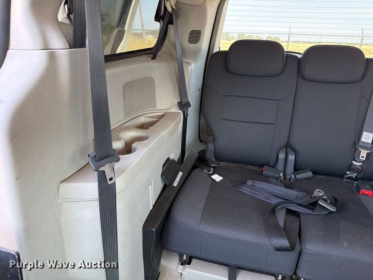 image for item EW8937 2010 Dodge Grand Caravan van