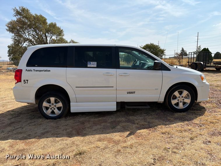 image for item EW8938 2017 Dodge Grand Caravan van