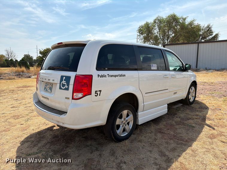 image for item EW8938 2017 Dodge Grand Caravan van