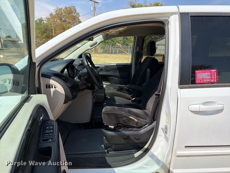 image for item EW8938 2017 Dodge Grand Caravan van
