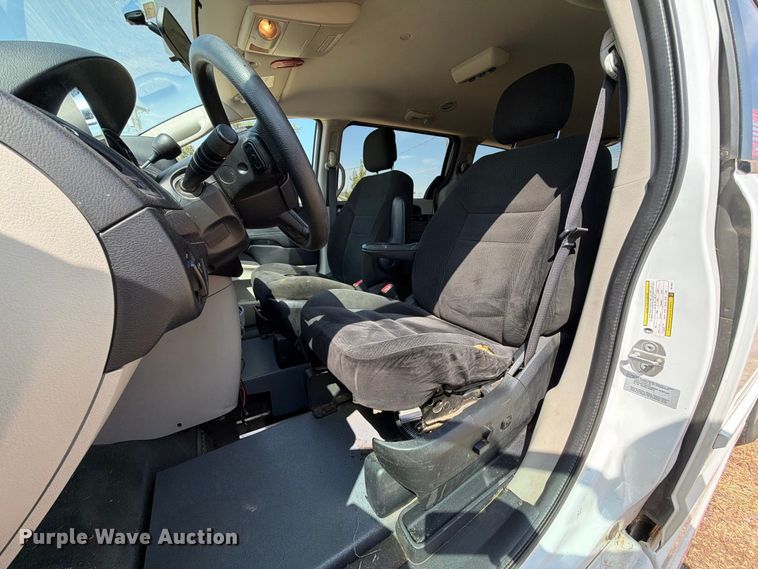 image for item EW8938 2017 Dodge Grand Caravan van