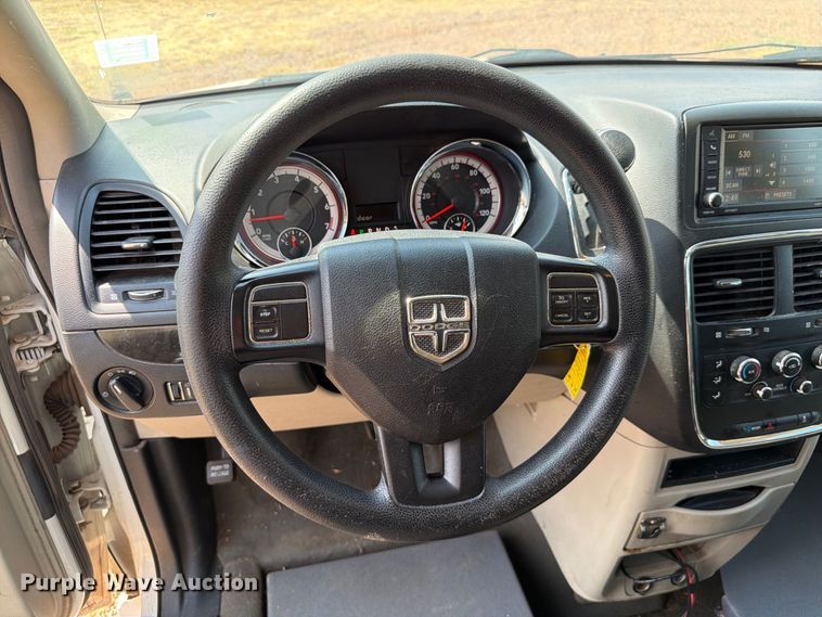 image for item EW8938 2017 Dodge Grand Caravan van