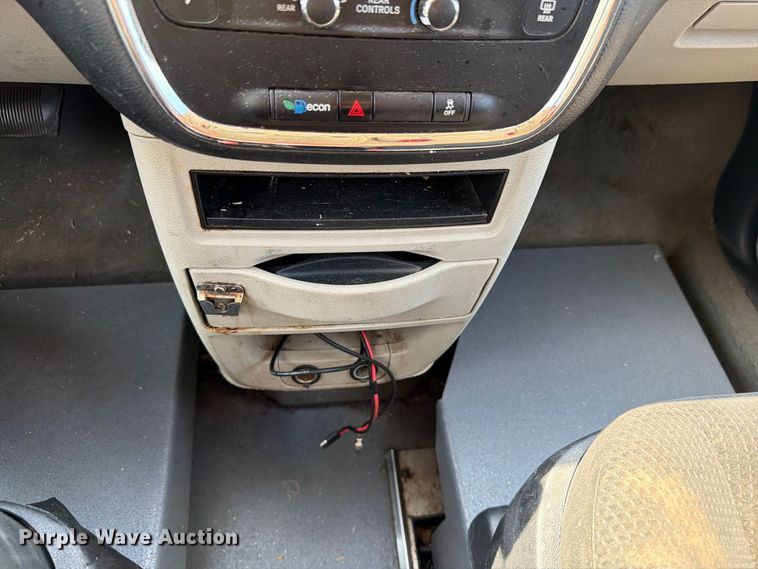 image for item EW8938 2017 Dodge Grand Caravan van