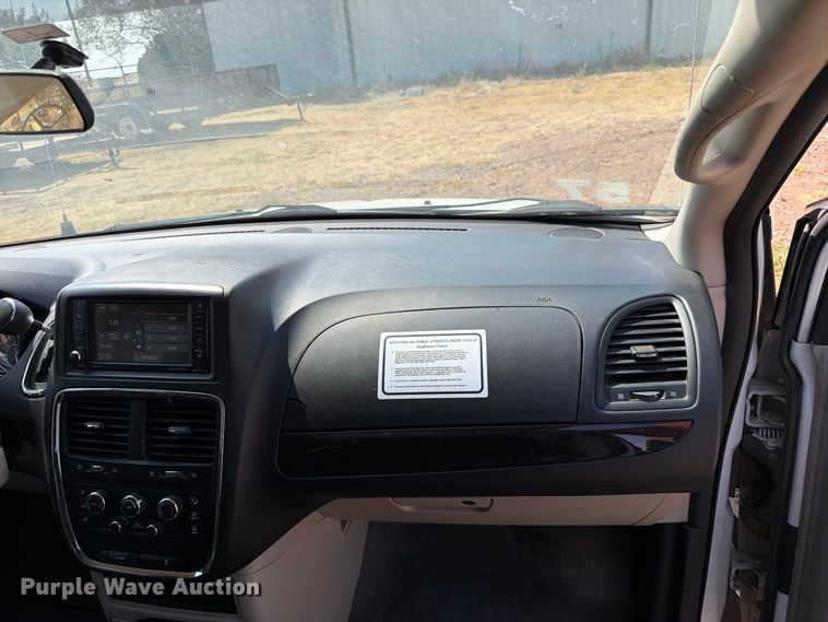 image for item EW8938 2017 Dodge Grand Caravan van