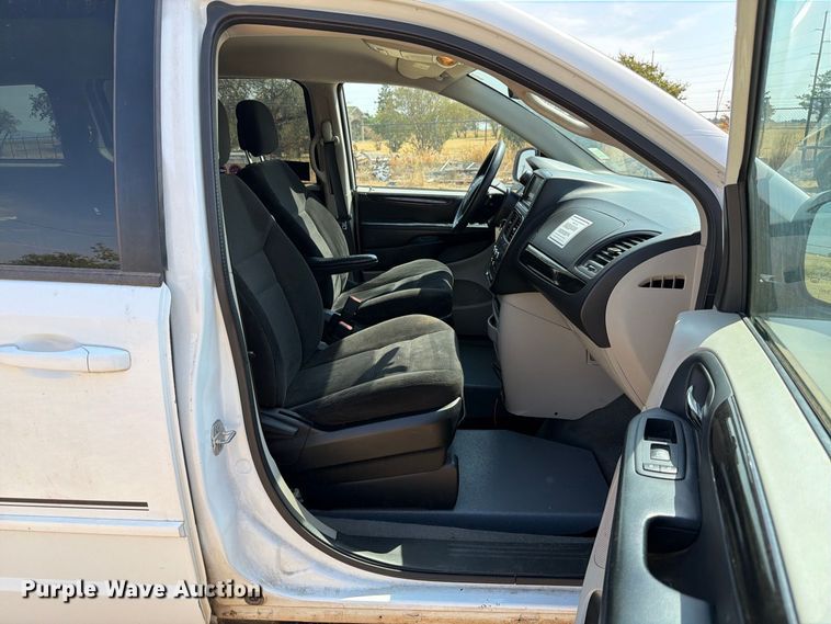 image for item EW8938 2017 Dodge Grand Caravan van